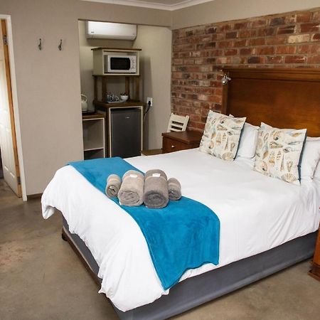 Hotel Opstal Guestfarm à Potchefstroom Extérieur photo