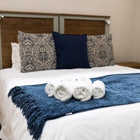 Hotel Opstal Guestfarm à Potchefstroom Extérieur photo