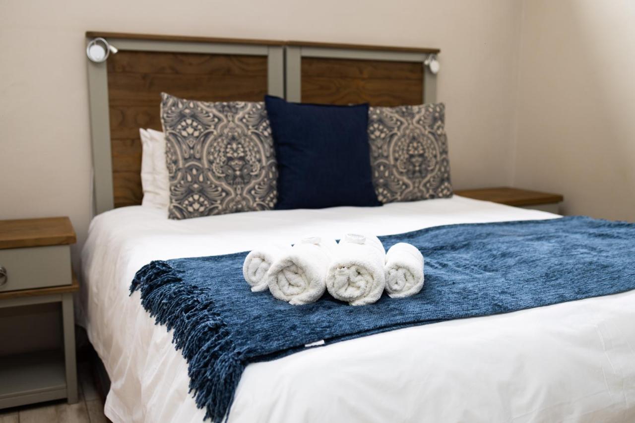 Hotel Opstal Guestfarm à Potchefstroom Extérieur photo