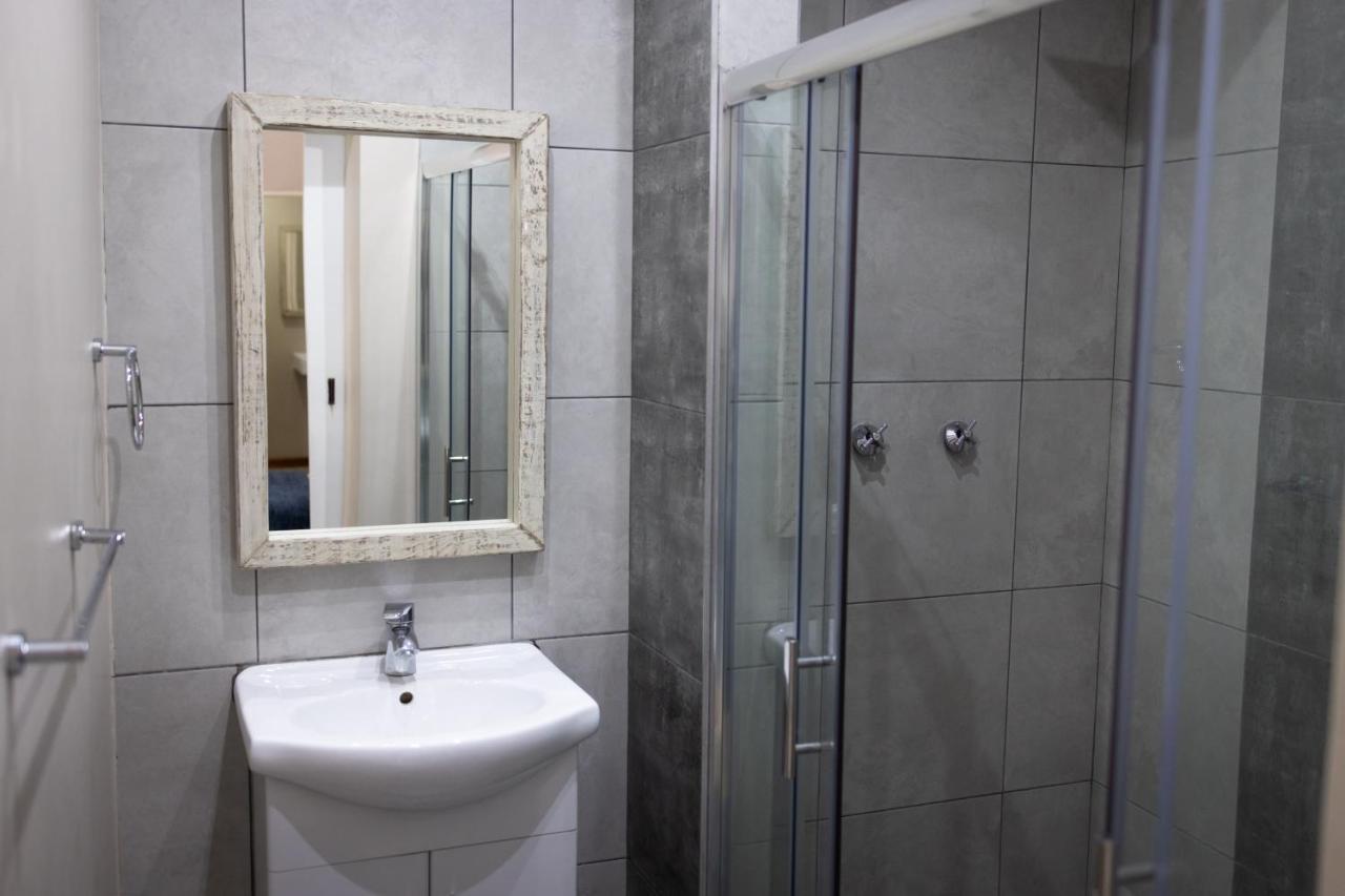 Hotel Opstal Guestfarm à Potchefstroom Extérieur photo