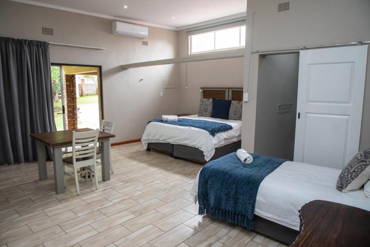 Hotel Opstal Guestfarm à Potchefstroom Extérieur photo