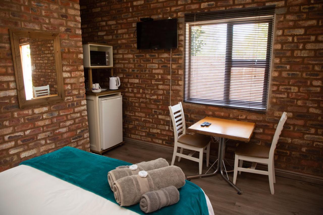 Hotel Opstal Guestfarm à Potchefstroom Extérieur photo