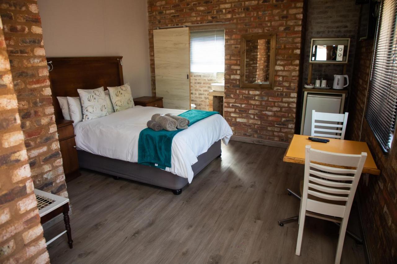 Hotel Opstal Guestfarm à Potchefstroom Extérieur photo