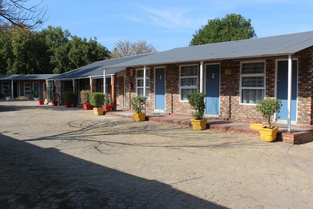 Hotel Opstal Guestfarm à Potchefstroom Extérieur photo