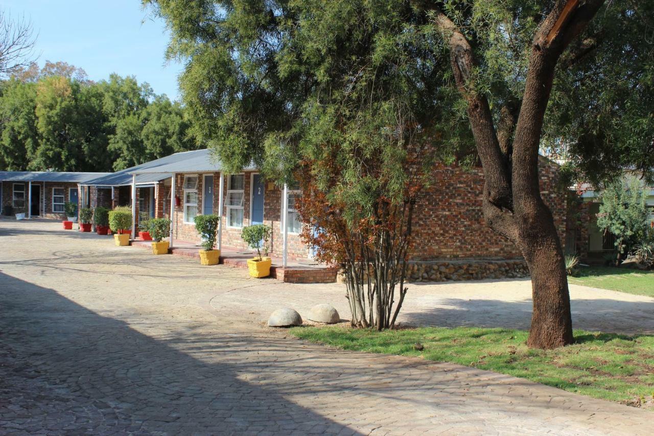 Hotel Opstal Guestfarm à Potchefstroom Extérieur photo