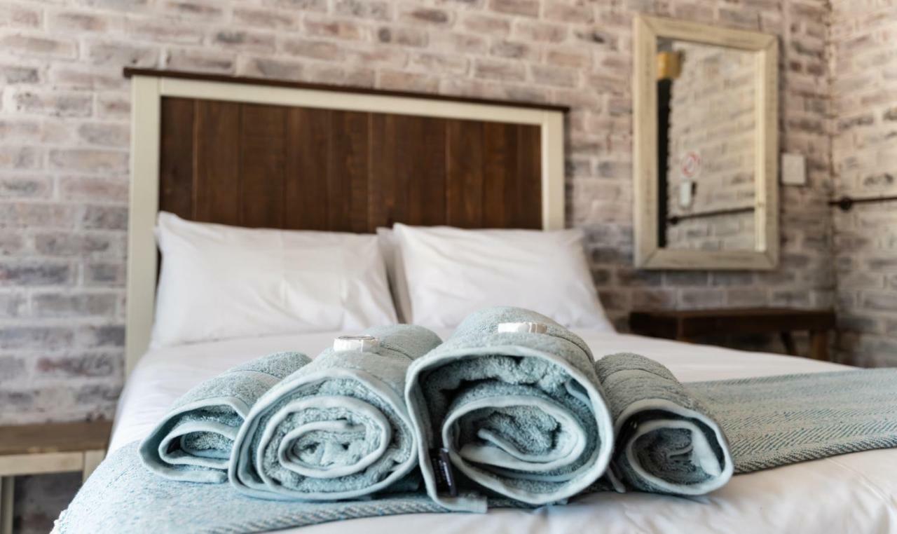 Hotel Opstal Guestfarm à Potchefstroom Extérieur photo