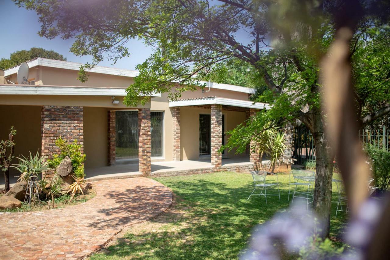 Hotel Opstal Guestfarm à Potchefstroom Extérieur photo