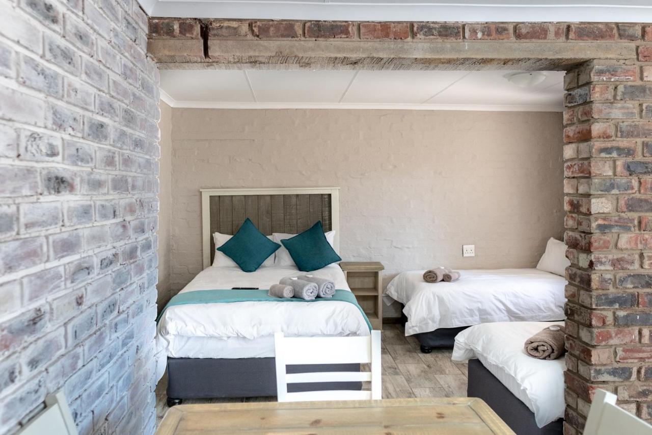 Hotel Opstal Guestfarm à Potchefstroom Extérieur photo