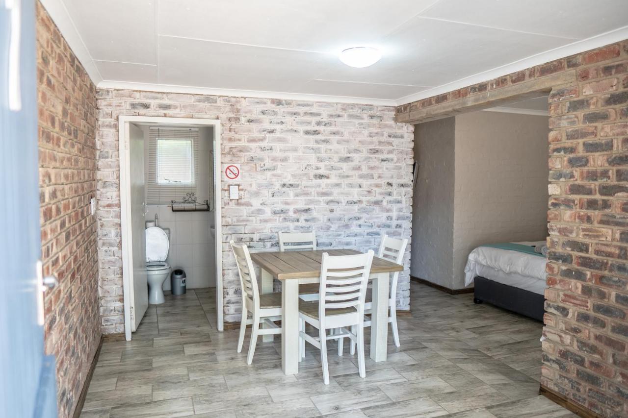 Hotel Opstal Guestfarm à Potchefstroom Extérieur photo