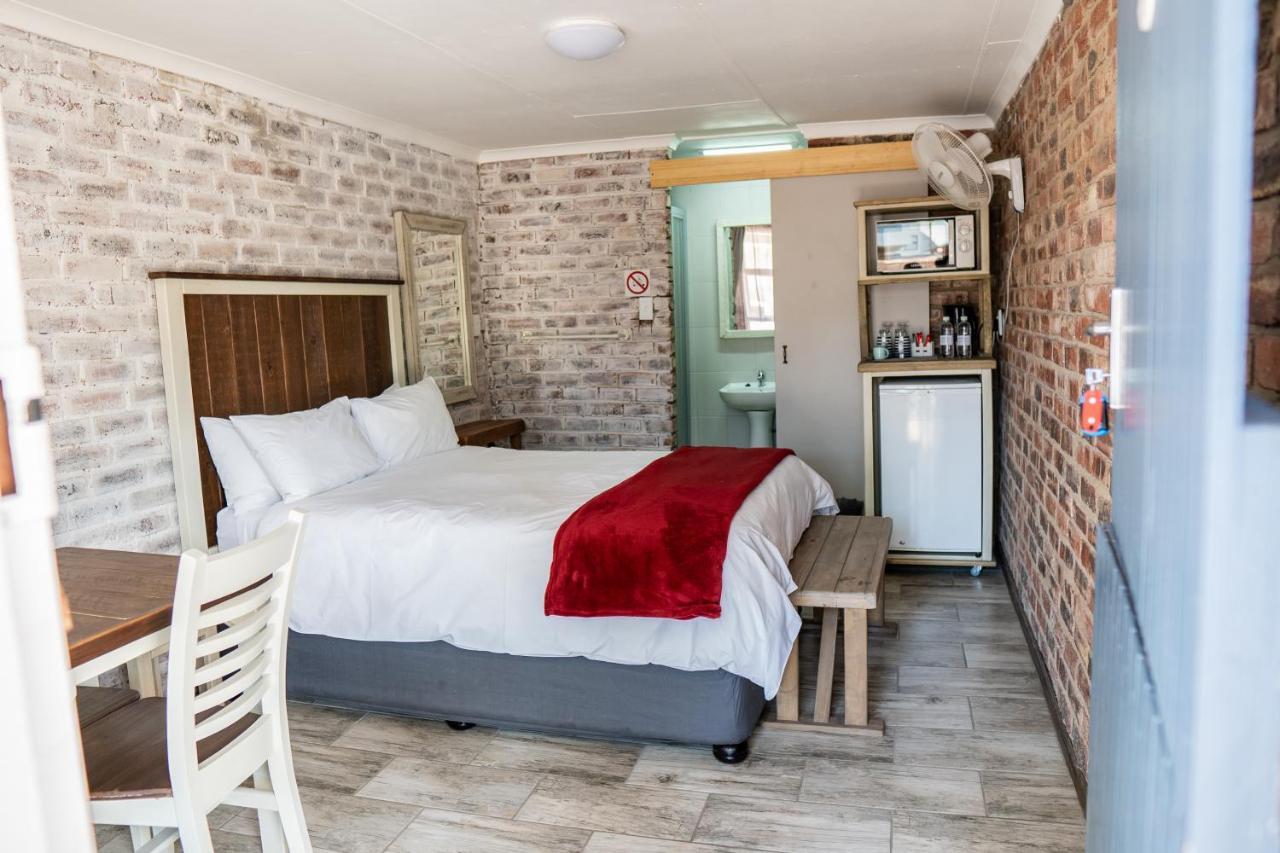 Hotel Opstal Guestfarm à Potchefstroom Extérieur photo