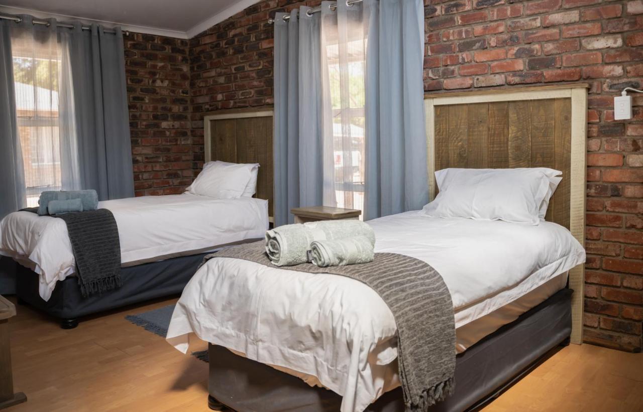 Hotel Opstal Guestfarm à Potchefstroom Extérieur photo