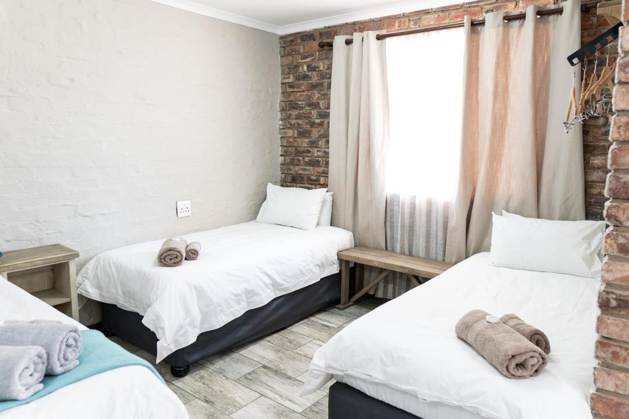Hotel Opstal Guestfarm à Potchefstroom Extérieur photo