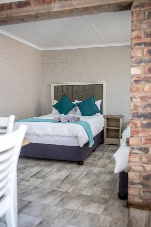 Hotel Opstal Guestfarm à Potchefstroom Extérieur photo